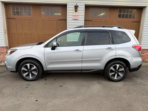 Used 2017 Subaru Forester 2.5i Premium w/ All-Weather Package AWD/4WD image 6
