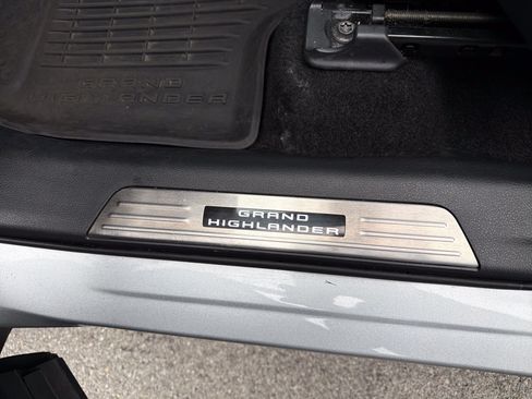 Used 2024 Toyota Grand Highlander AWD Hybrid image 16