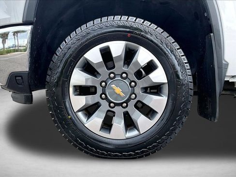 Used 2024 Chevrolet Silverado 2500 LT AWD/4WD image 10