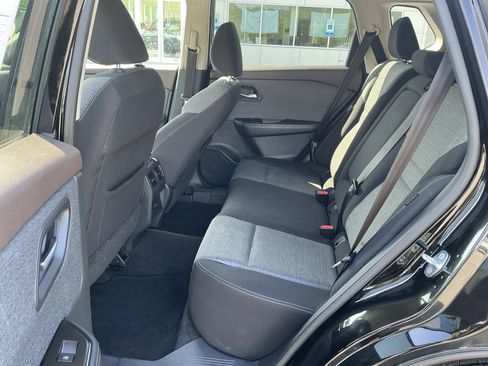 Used 2022 Nissan Rogue SV AWD/4WD image 16
