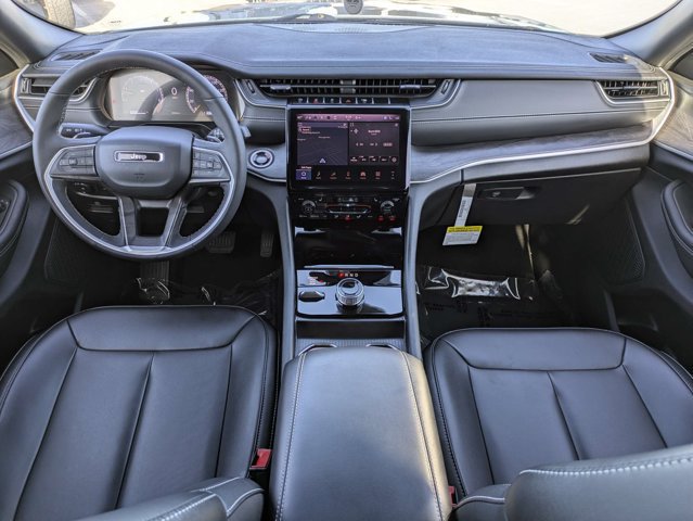 Used 2025 Jeep Grand Cherokee Limited AWD/4WD image 16