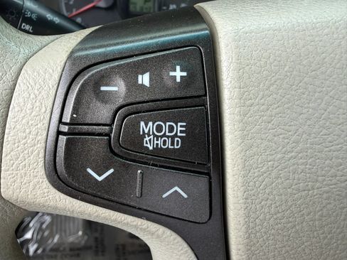 Used 2011 Toyota Sienna LE FWD image 32
