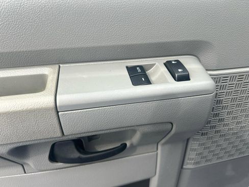 Used 2019 Ford E-350 and Econoline 350 Super Duty w/ Power Windows & Locks Group image 14