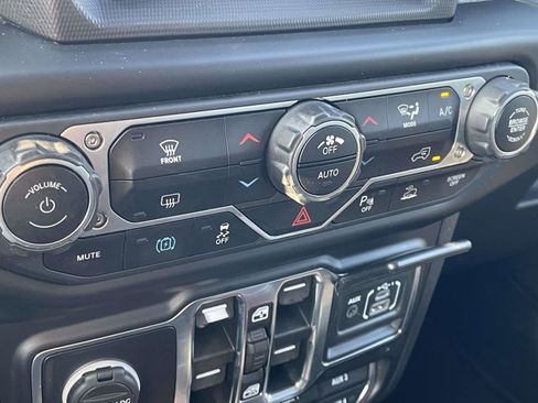 Used 2021 Jeep Wrangler Unlimited Sahara w/ Safety Group image 4