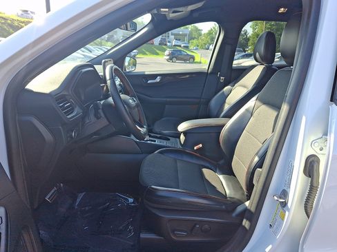 Used 2023 Ford Escape ST-Line Select AWD/4WD image 13