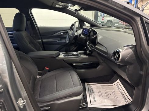 Used 2025 Chevrolet Equinox EV LT image 27