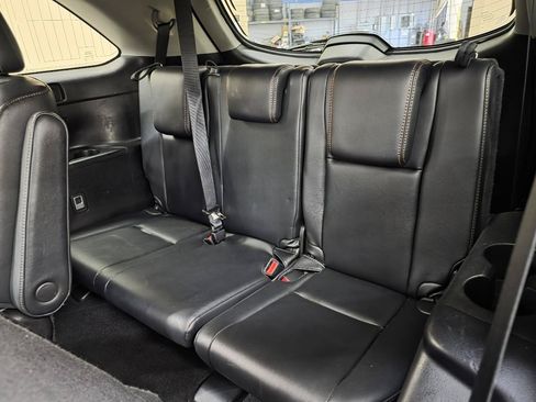 Used 2017 Toyota Highlander SE FWD image 28