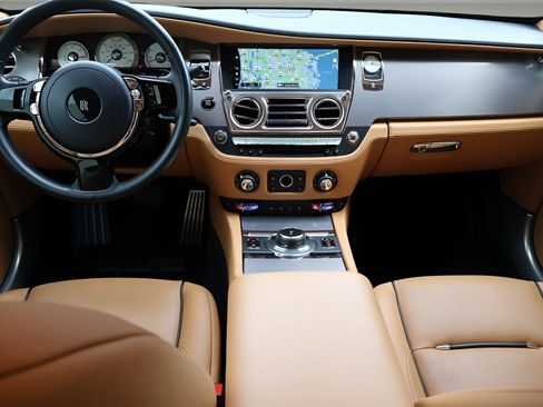 Certified 2019 Rolls-Royce Wraith RWD image 4