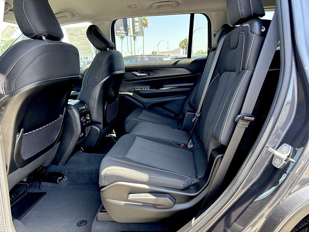 Used 2023 Jeep Grand Cherokee L Laredo AWD/4WD image 20