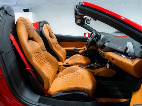 Used 2018 Ferrari 488 Spider RWD image 3