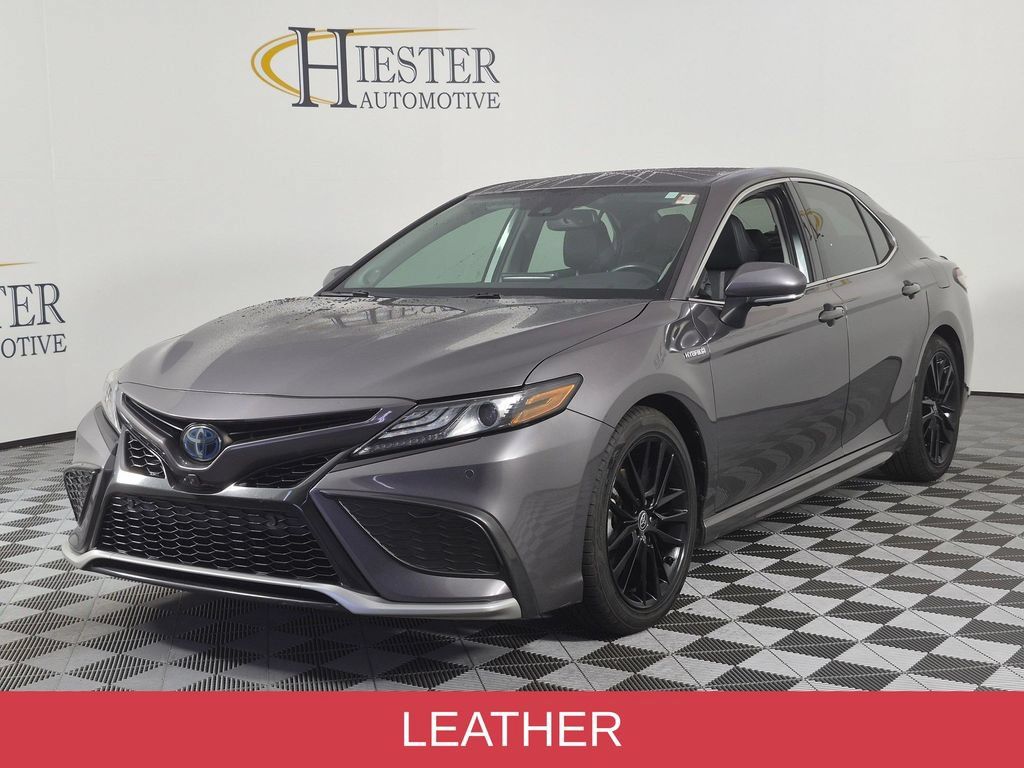 Used 2021 Toyota Camry XSE w/ Navigation Upgrade Package FWD image 4