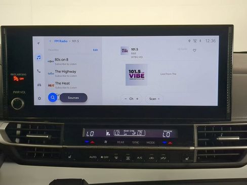 Used 2025 Toyota Sienna XLE image 21