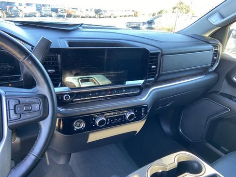 Used 2023 GMC Sierra 1500 SLT image 38