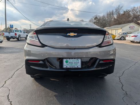 Used 2017 Chevrolet Volt LT w/ Comfort Package image 8