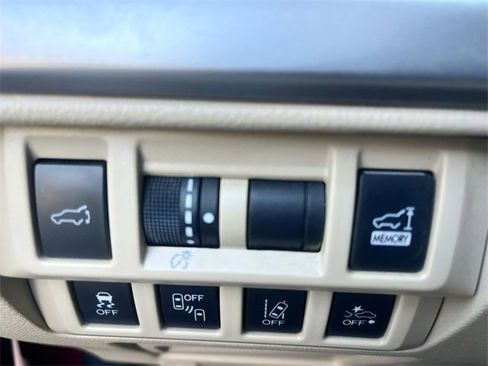 Used 2019 Subaru Outback 2.5i Limited image 24