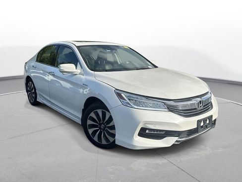 Used 2017 Honda Accord Touring image 4