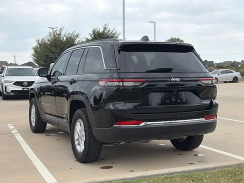 Used 2024 Jeep Grand Cherokee Laredo RWD image 7
