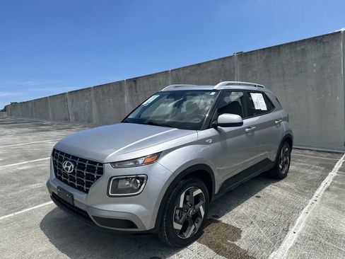 Used 2025 Hyundai Venue SEL FWD image 20