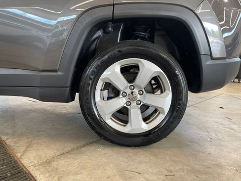 Used 2018 Jeep Compass Latitude w/ Popular Equipment Group AWD/4WD image 28
