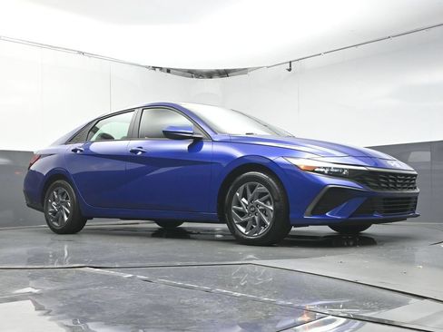 Used 2024 Hyundai Elantra SEL FWD image 37