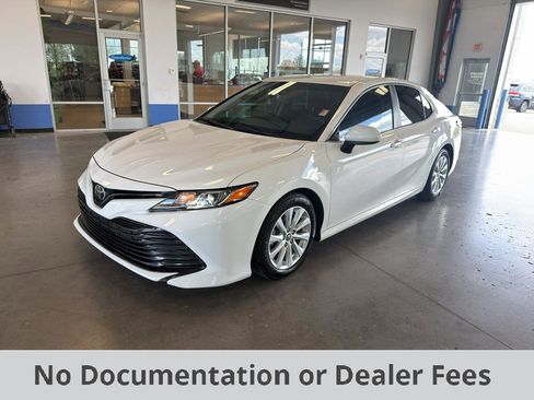 Used 2018 Toyota Camry LE FWD image 1