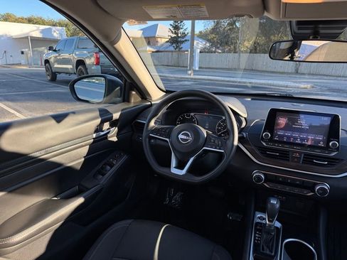 Used 2024 Nissan Altima 2.5 SV image 24