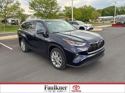 Used 2025 Toyota Highlander Limited AWD/4WD image 2