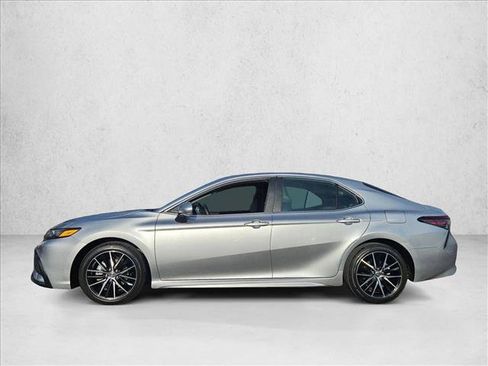 Used 2024 Toyota Camry SE FWD image 9
