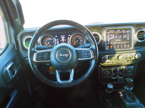 Used 2020 Jeep Wrangler Unlimited Sahara image 12