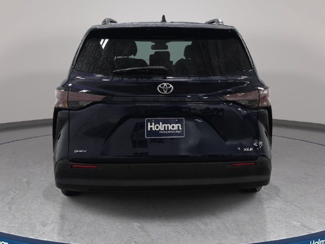 Certified 2026 Toyota Sienna XLE FWD image 6