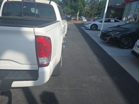 Used 2016 Toyota Tacoma SR RWD image 19