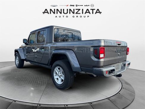 Used 2022 Jeep Gladiator Sport image 3