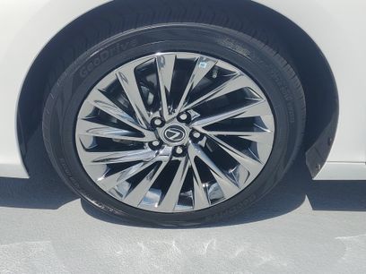 Certified 2024 Lexus ES 350 w/ Technology Package