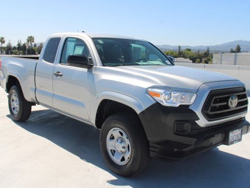 Used 2022 Toyota Tacoma SR RWD image 2