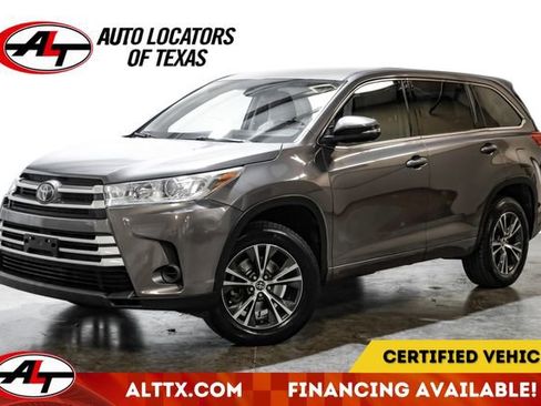 Used 2018 Toyota Highlander LE image 1