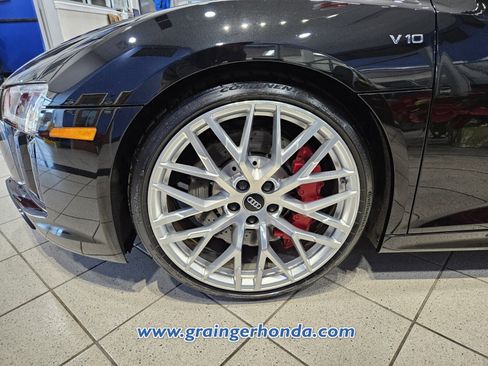 Used 2017 Audi R8 V10 image 9