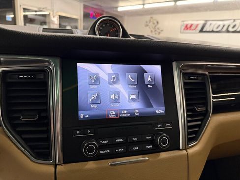 Used 2018 Porsche Macan image 25