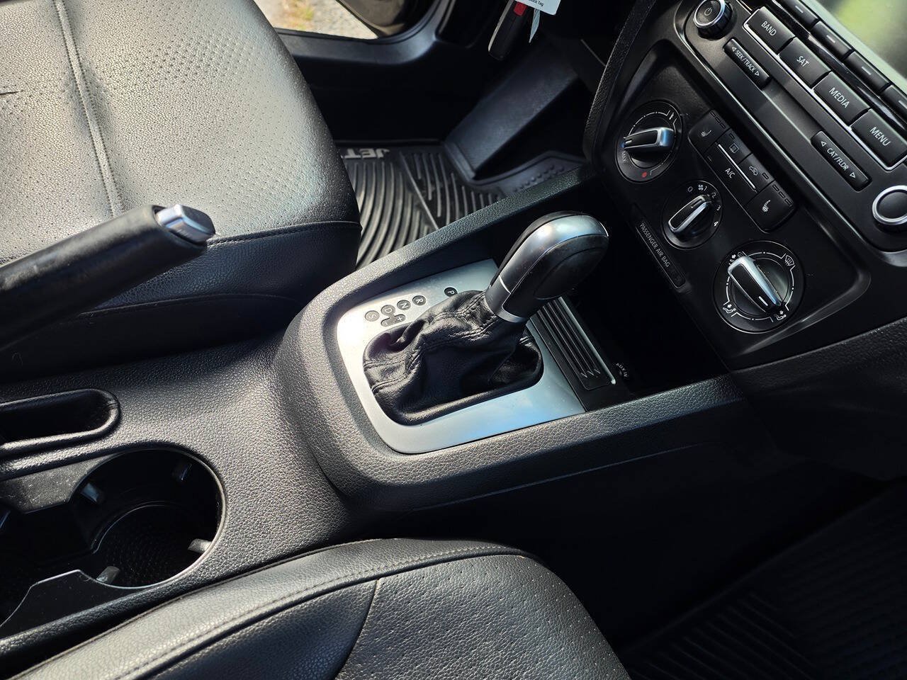 Used 2014 Volkswagen Jetta SE FWD image 34