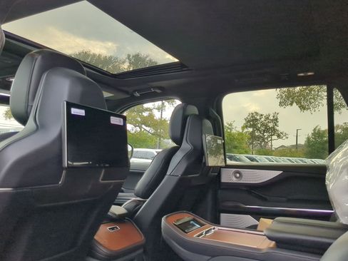 New 2025 Lincoln Navigator L Black Label image 21