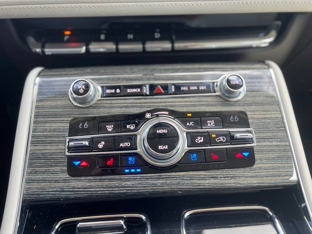 Used 2020 Lincoln Aviator Black Label AWD/4WD image 15