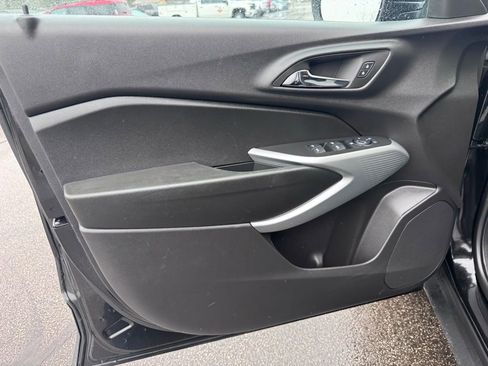 Used 2025 Chevrolet Trax LS image 21