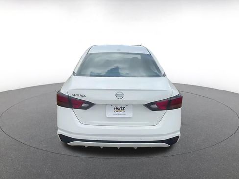 Used 2025 Nissan Altima 2.5 SV FWD image 12