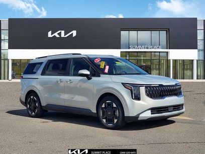 Certified 2025 Kia Carnival EX
