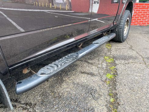 Used 2017 RAM 1500 Laramie w/ Cold Weather Group image 11