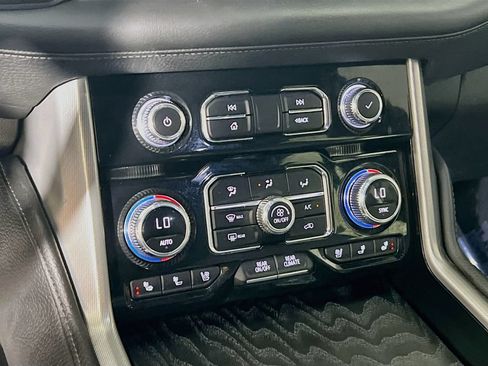Used 2023 GMC Yukon XL Denali AWD/4WD image 14