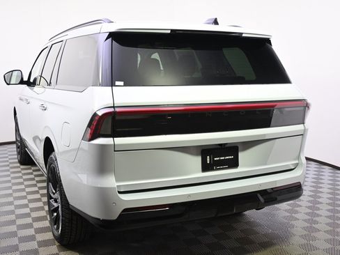 New 2026 Lincoln Navigator Reserve w/ Jet Appearance Package image 4