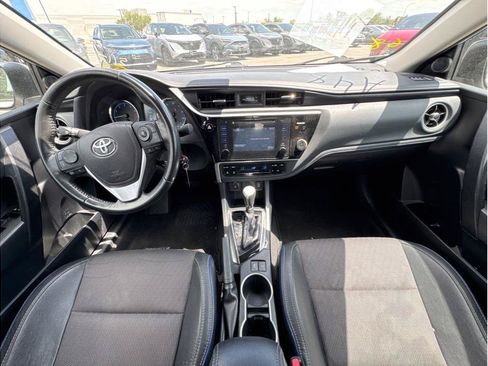 Used 2017 Toyota Corolla SE FWD image 4