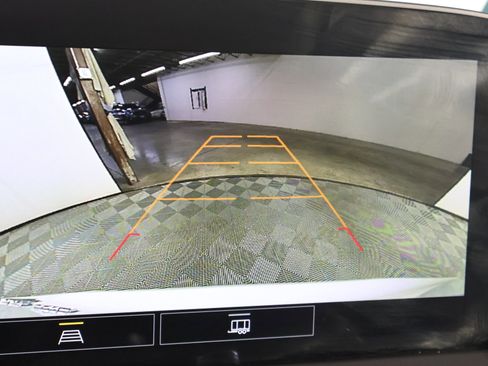 Used 2025 Chevrolet Blazer LT image 28