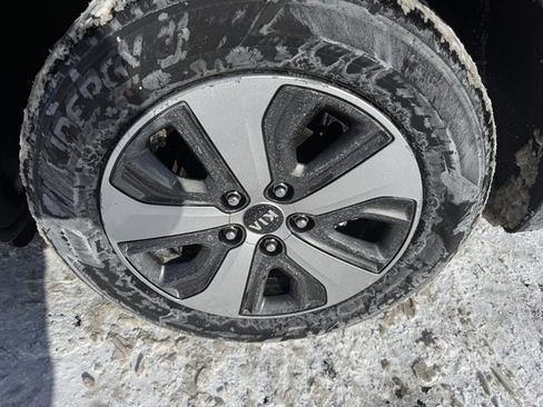 Used 2018 Kia Niro LX image 25