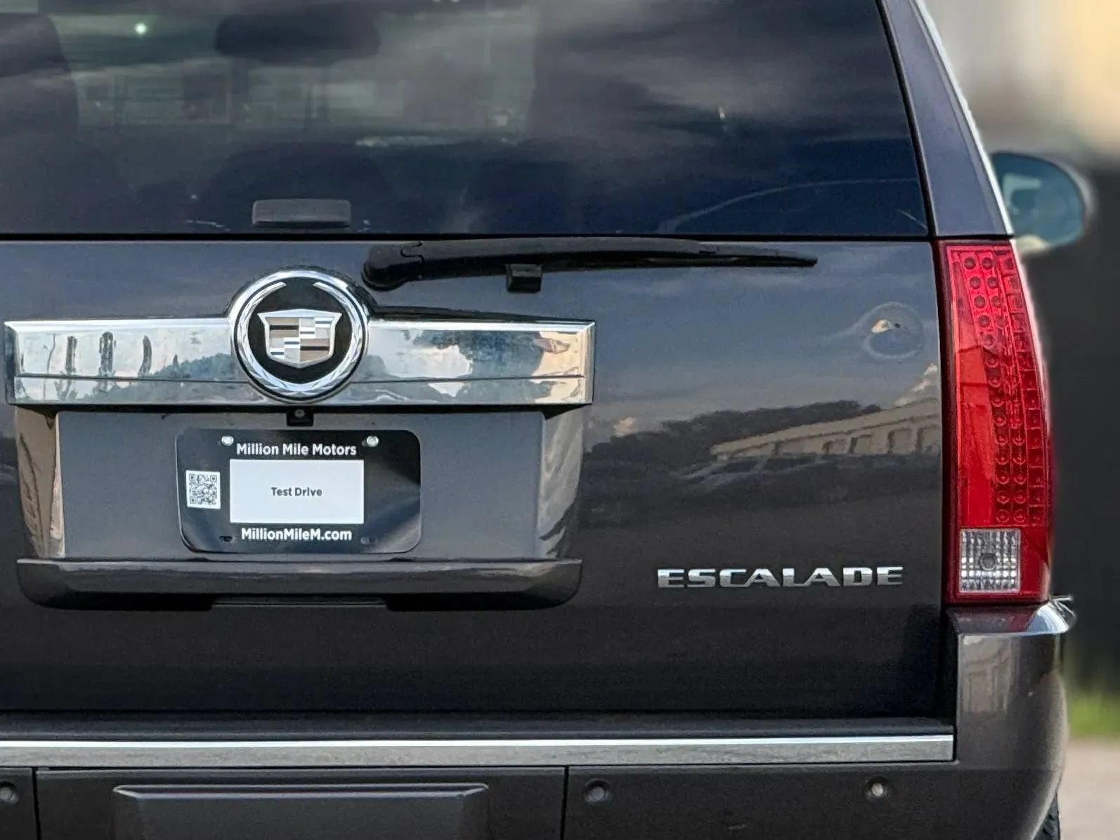 Used 2010 Cadillac Escalade AWD image 14